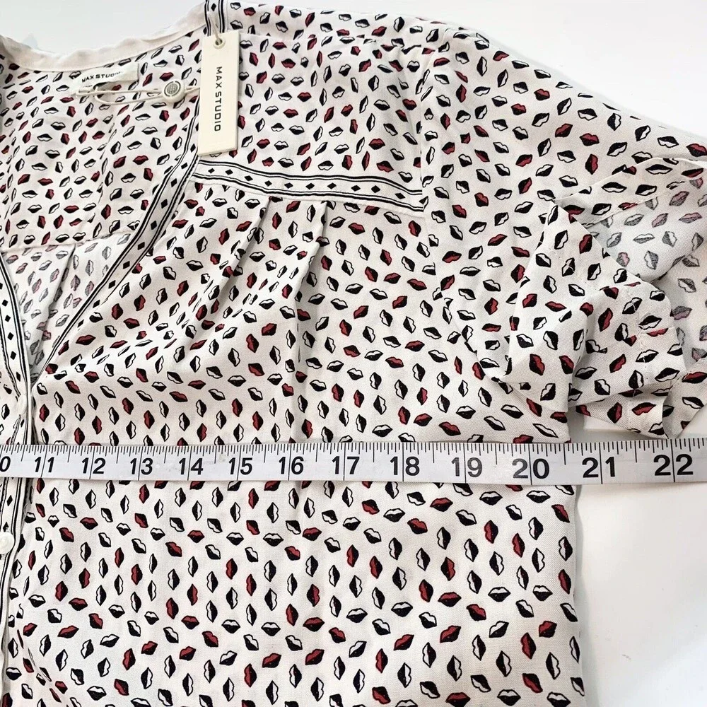 Max Studio White and Black Lip Patterned Blouse - Picture 11 of 12